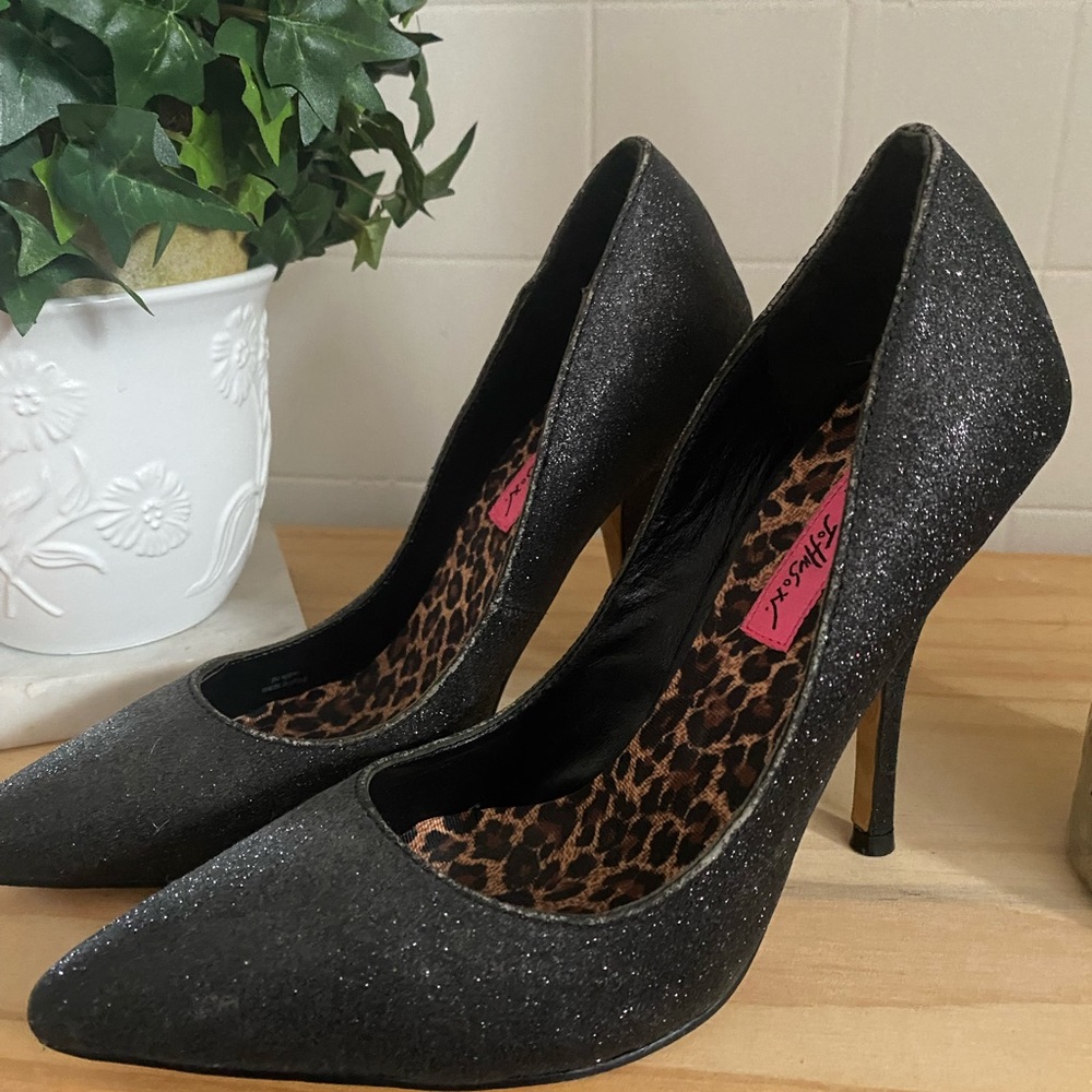 Betsey Johnson Glitter Pumps